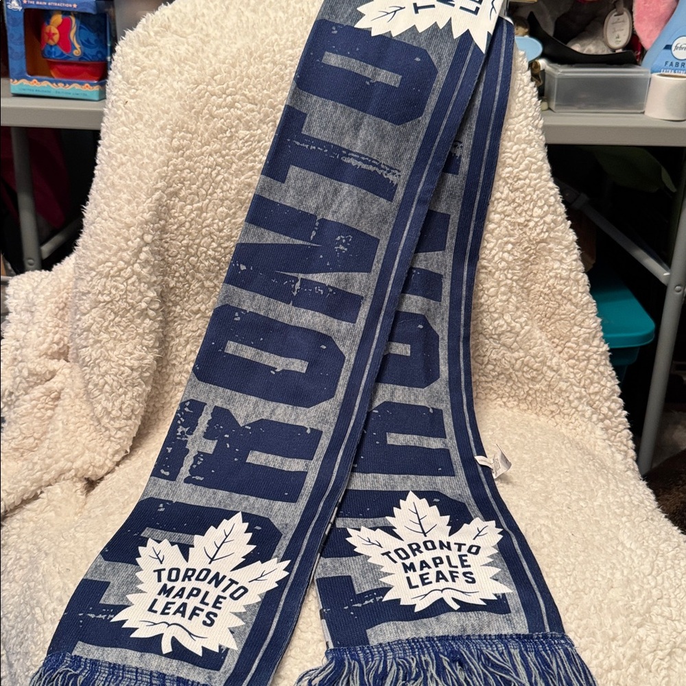 Toronto MapleLeafs NHL scarf - Picture 2 of 7